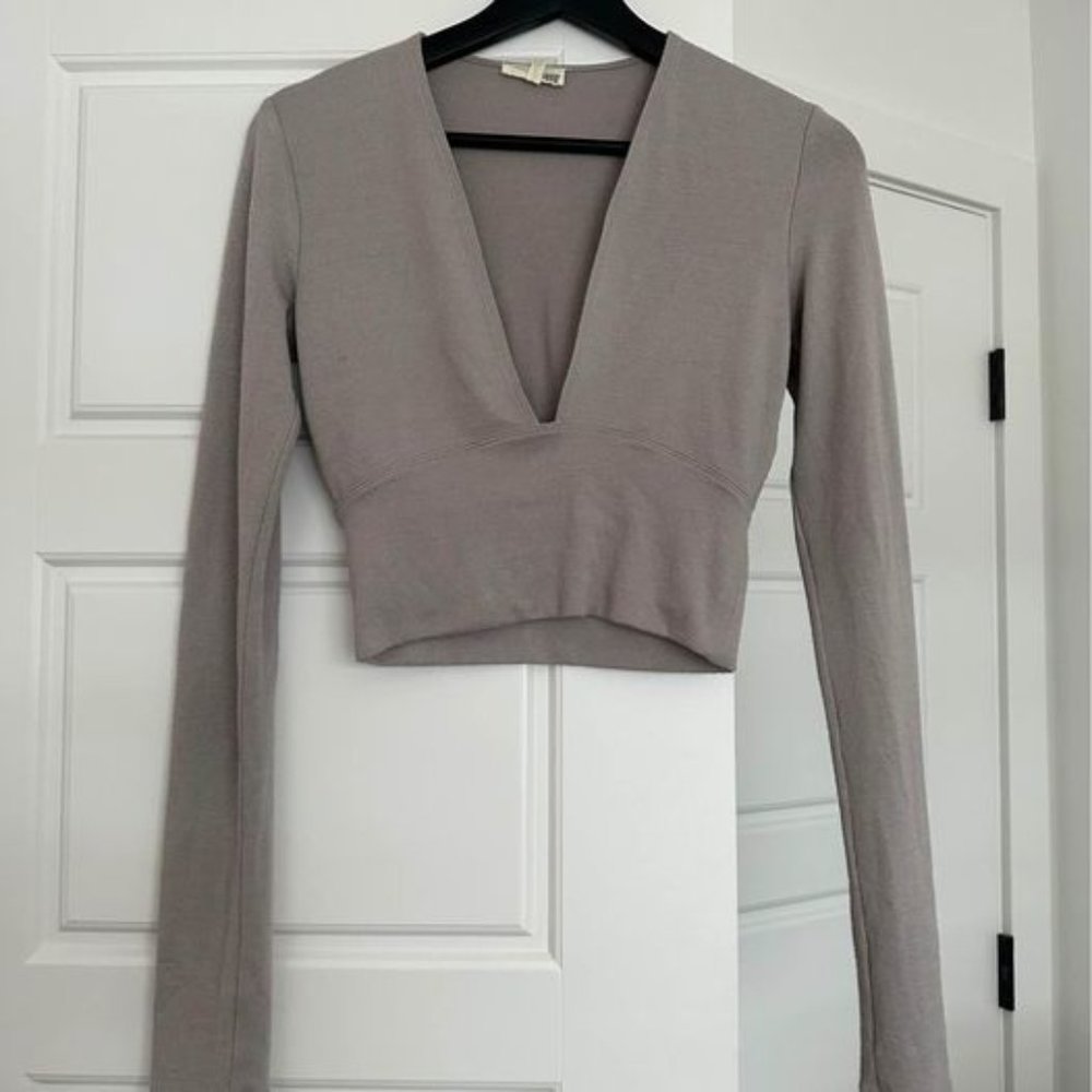 Aritzia Wilfred Free Long Sleeve Low Cut Crop Top